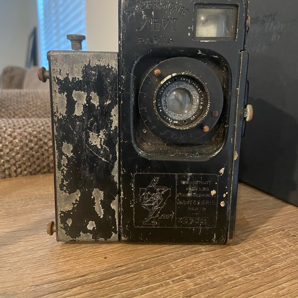 Vintage Debrie Sept 35’m cine Camera with still frame capabilities